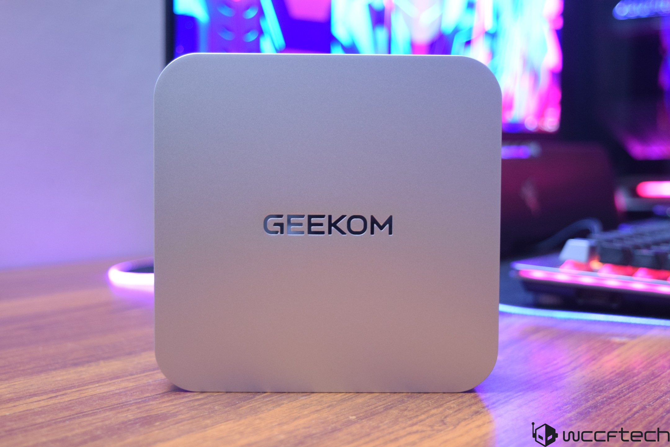 Geekom-A9-Max-AMD-Ryzen-AI-9-HX-370-Mini.jpg