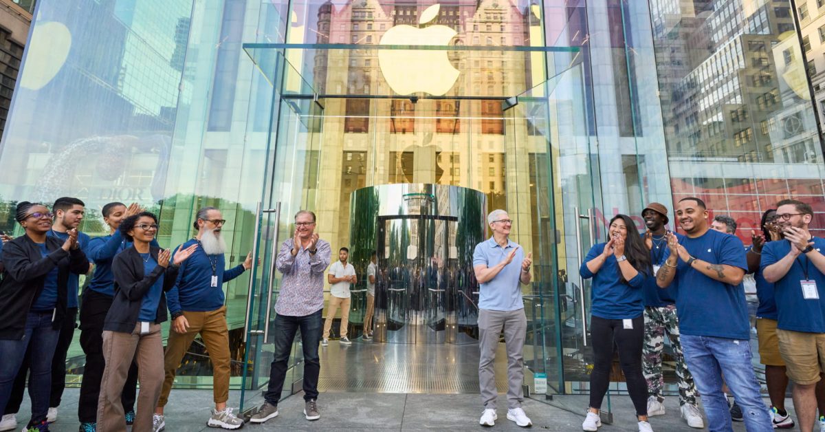 apple-tim-cook-iphone-15-launch.jpg