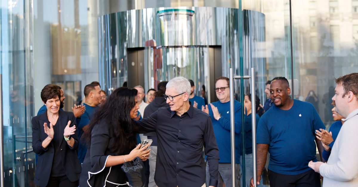 Apple-Store-launch-iphone-170006.jpg