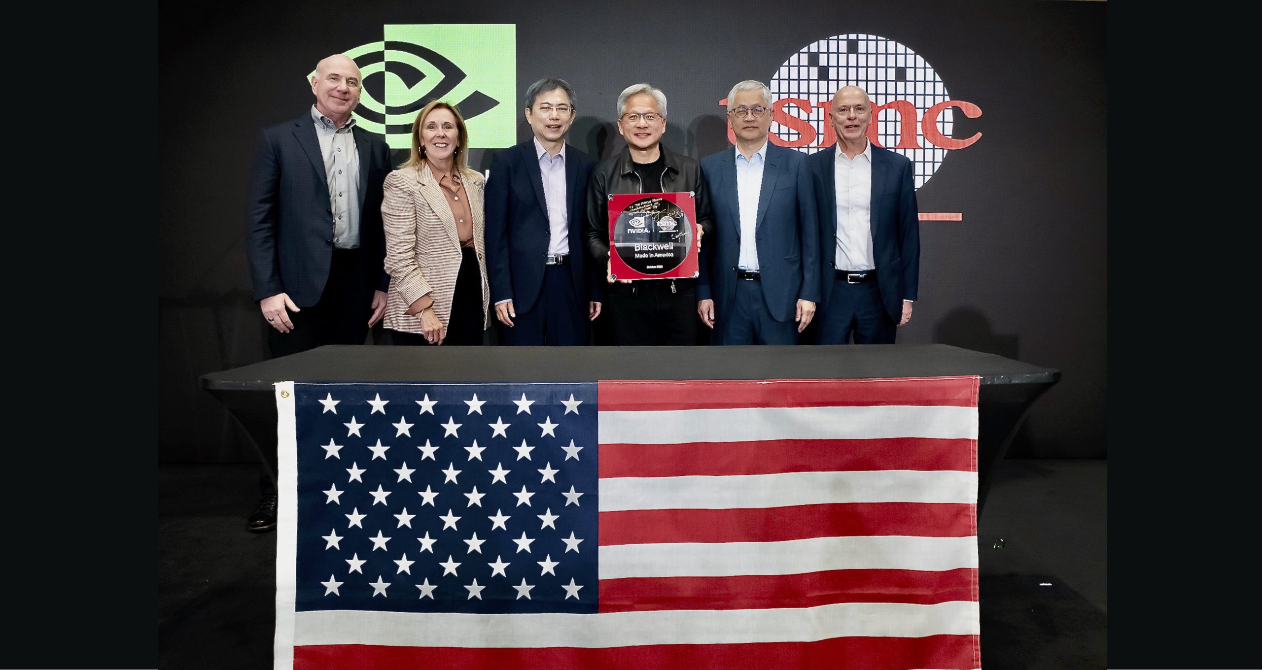 NVIDIA-Made-in-USA-Soylemini-Sahiplendi-Jensen-Huang-TSMC-Arizona.jpg