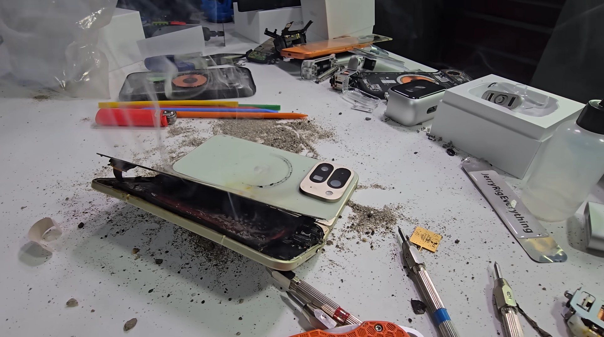Pixel-10-Pro-Fold-YouTuber-Testinde-Batarya-Patliyor-Buyuk-Yapisal.jpg